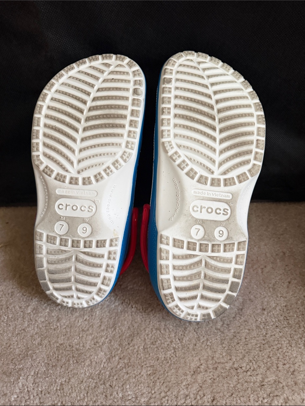 Hello Kitty Crocs - Men size 7/ Women Size 9 - Picture 4 of 6